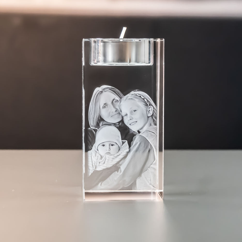 Värmeljushållare 5x5x10 cm med 3D-lasergraverad mamma och två barn
