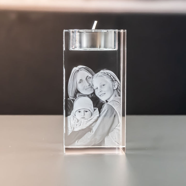 Värmeljushållare 5x5x10 cm med 3D-lasergraverad mamma och två barn