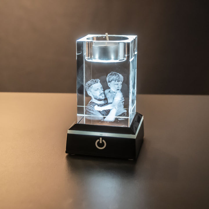 Svart ljusbas med glasblock med graverat foto i vitt ljus