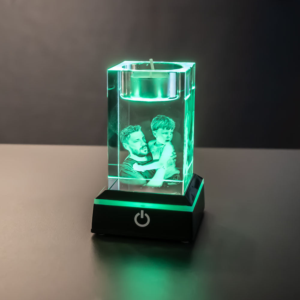 Svart ljusbas med glasblock med graverat foto i grönt ljus