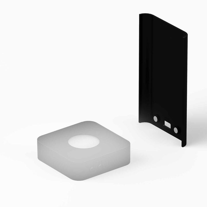 Liten multiljusbas med magnetisk bakpanel sedd snett