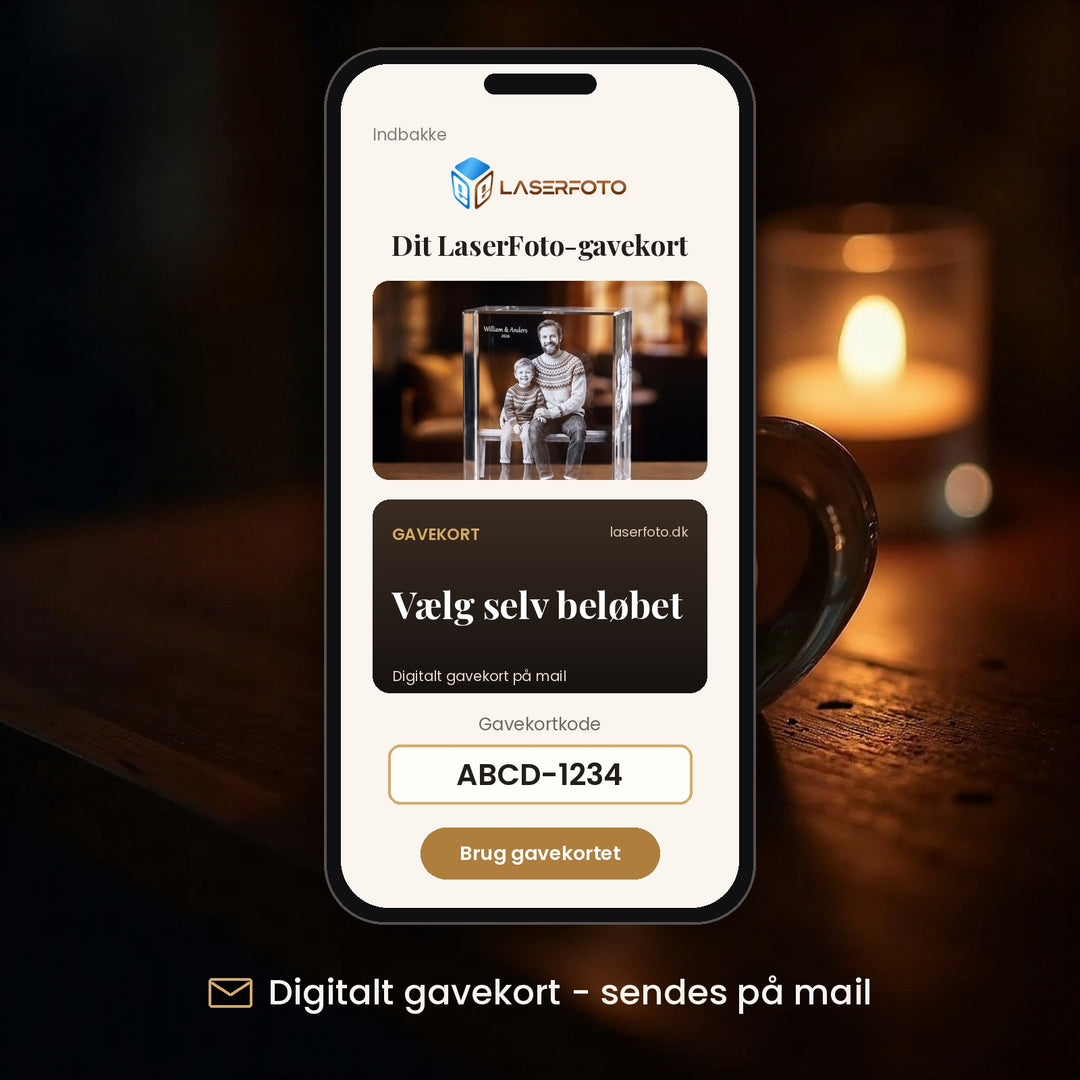 Digitalt LaserFoto-presentkort, koden skickas via e-post, med exempel på LaserFoto-glas