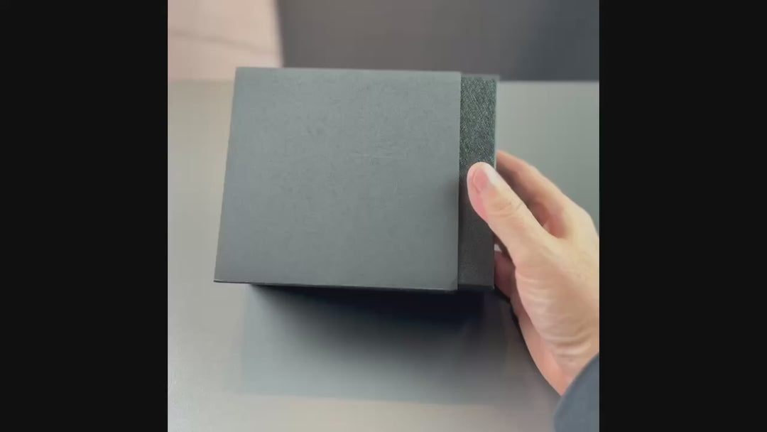 Video af opretstående glashjerte i krystalglas med 3D-lasergraveret foto