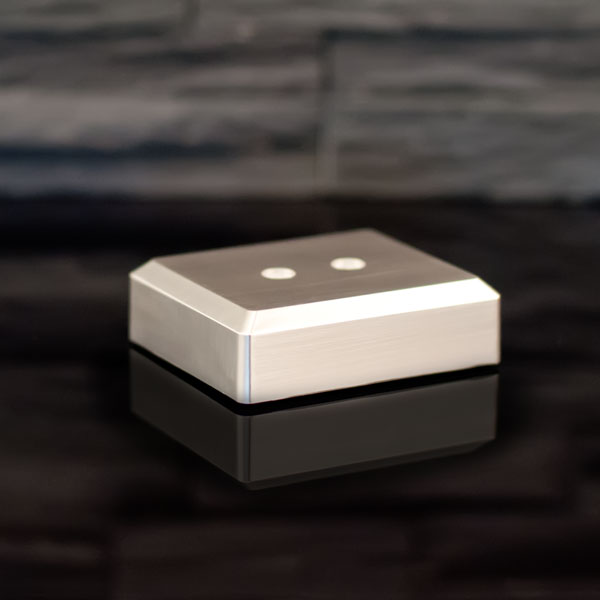 Batteriljusbas 6x6 cm i borstad metall, avstängd